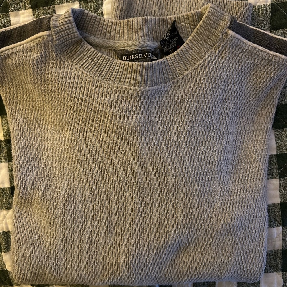 Quicksilver pullover warm shirt.  Size large